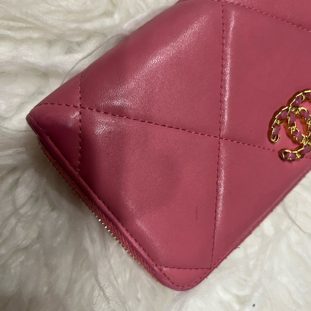 Coveted C 19 Pink Quilted Wallet - Picture 3 of 8